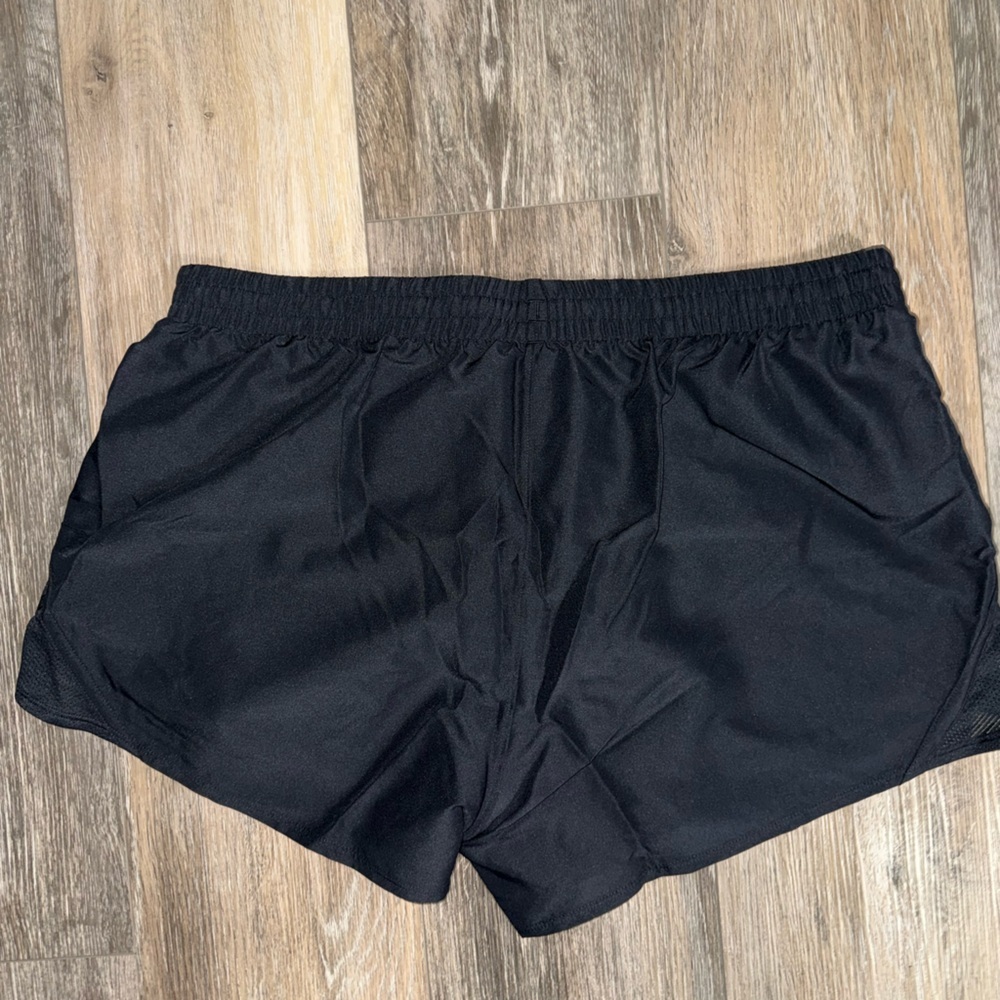 Under Armour Women's Black Performance Shorts - Picture 5 of 7